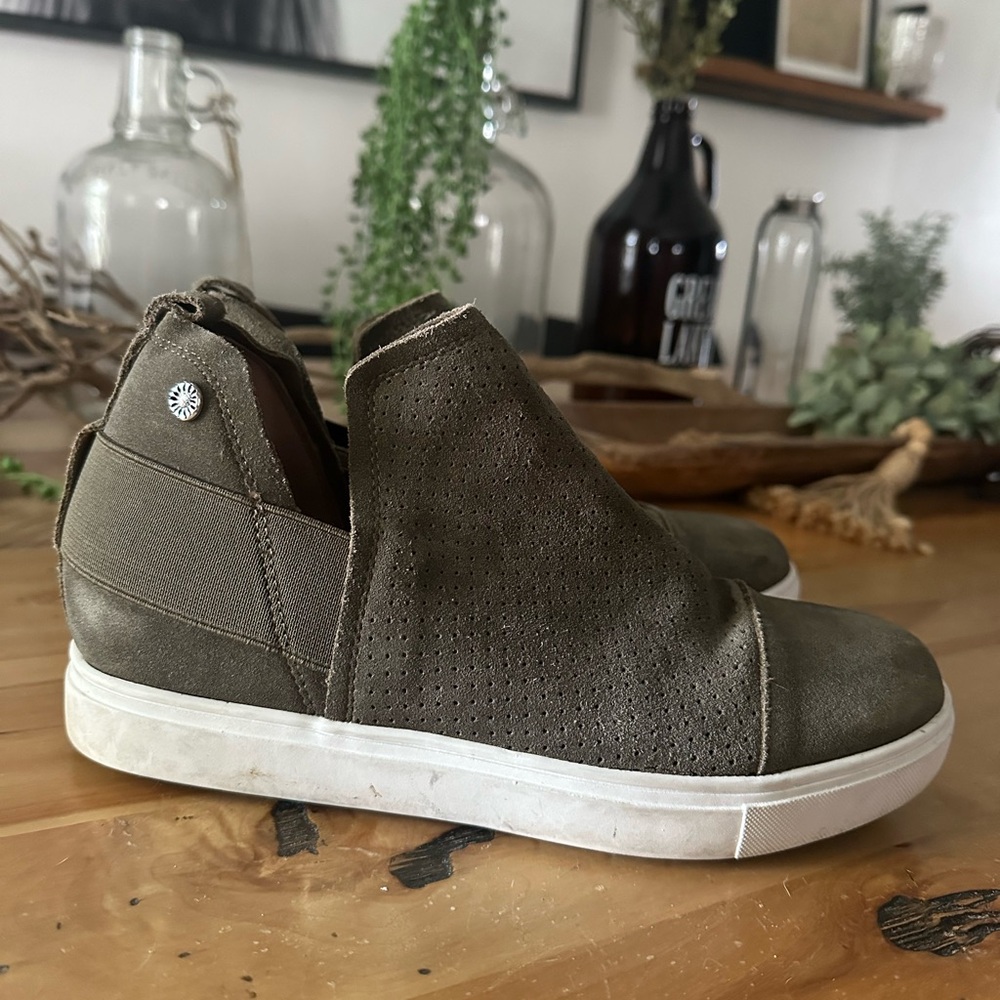Yellow Box Olive Sneakers